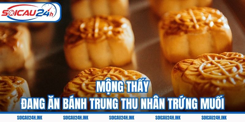 Mộng thấy đang ăn bánh trung thu nhân trứng muối